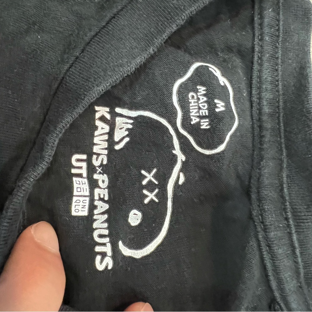 UNIQLO KAWS PEANUTS SNOOPY TEE